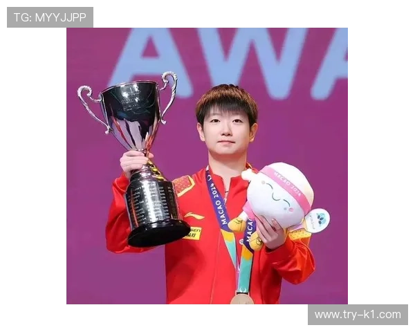 孙颖莎的行李箱里塞了三块奥运金牌，还有一堆没拆封的奢侈品小样