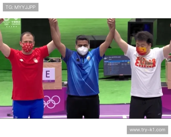 庞伟训练完回家直接睡车库，老婆说他比枪还冷