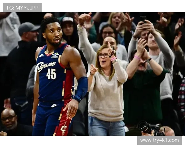 米切尔挡拆突破精准效率提升显著 拉开球队进攻空间