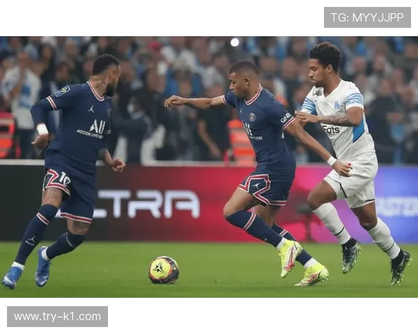 巴黎圣日耳曼高位压迫战术下，防线是否更容易被对手针对性打击？